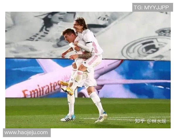 足球明星进球后庆祝动作大盘点展现激情与风采的瞬间 足球明星进球后庆祝动作大盘点展现激情与风采的瞬间